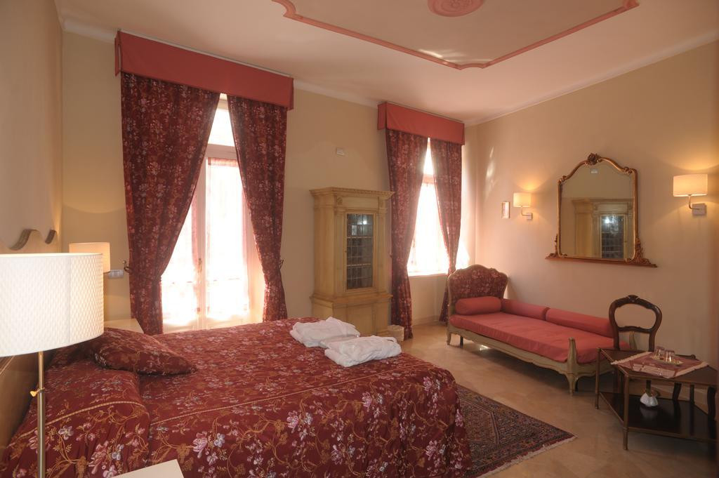 Relais Al Bel San Domenico Panzió Alba Szoba fotó